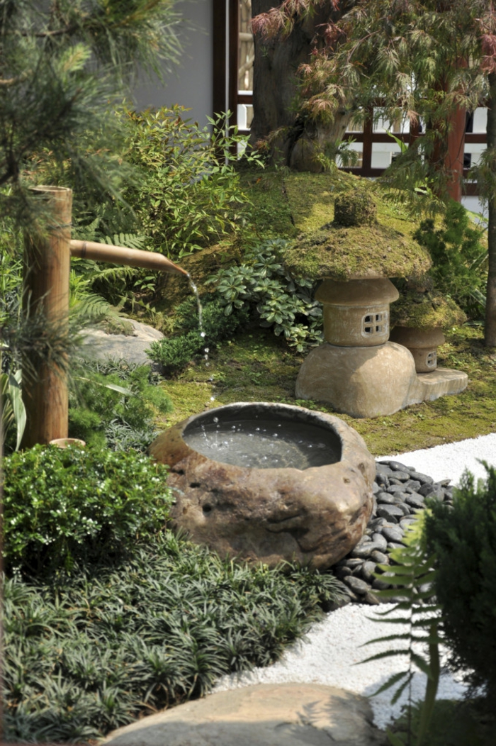 déco de jardin zen, broussailles vertes, lanterne décorative en pierre, fontaine zen, décoration en pierres