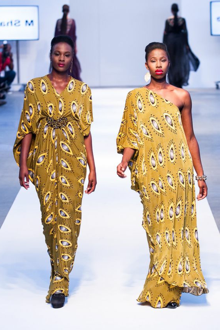 modele robe pagne, saris africains à un défilé de mode africaine