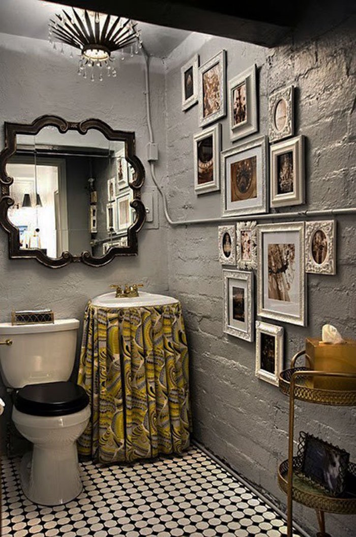 décorer ses toilettes style baroque mur argent lustre