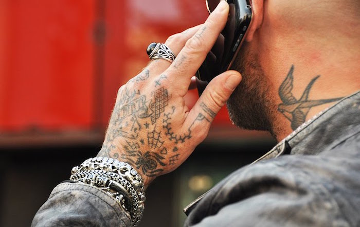 tatouages main symbole petits dessins idee tattoo doigts