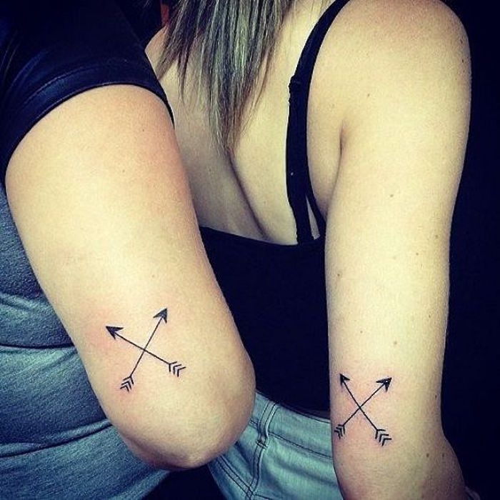 symbole amitié tatouage tatouages meilleures amies fleches coude