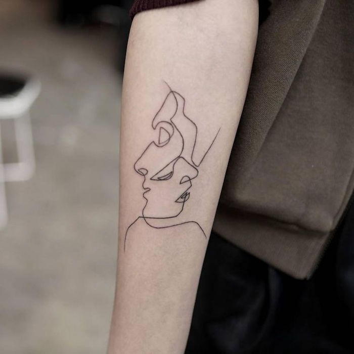 tatouage aile avant bras abstrait visage ligne rob green