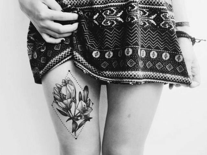 Dessin tatouage fleur petite rose tatouage image jambe