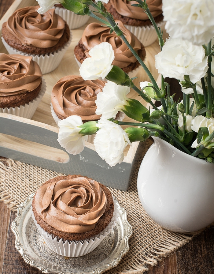 recette muffin nutella, idée comment réaliser une recette de cupcake, étape par étape, glacage nutelle et beurre