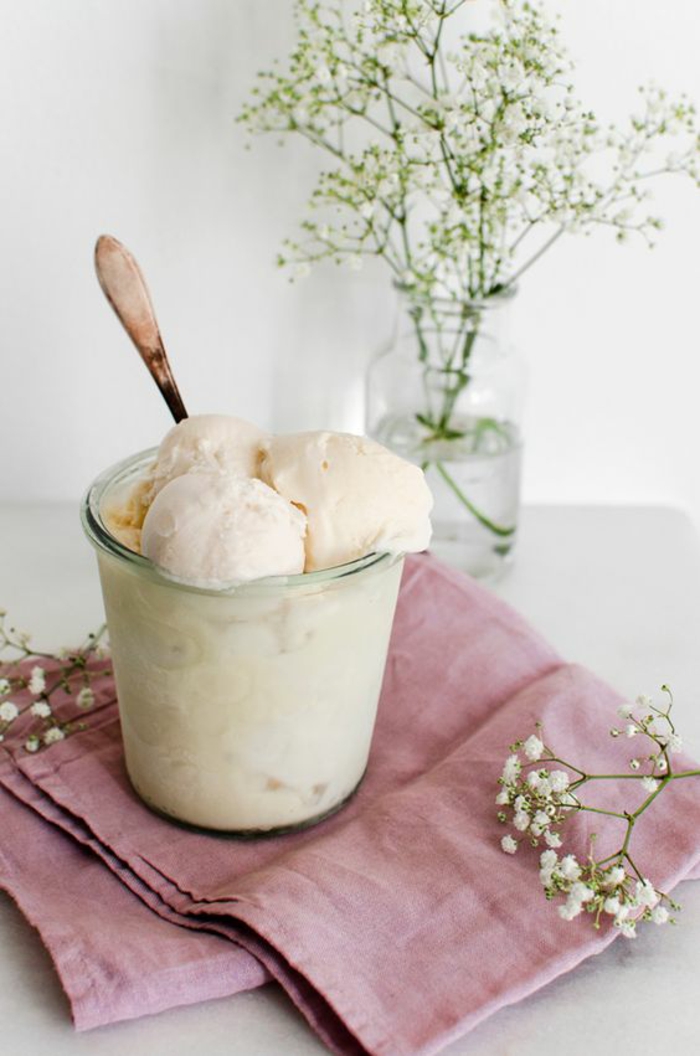 une recette de glace vanille maison sans sorbetière d une texture crémeuse et légère