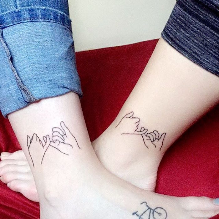 tatouage entre amis photo a faire avec sa meilleure amie symbole cheville
