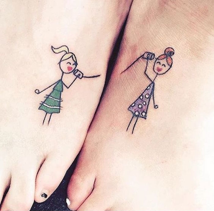 mini tatouage femme dessin amitié sur le pied