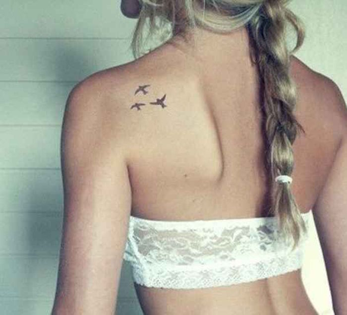 tatouage feminin tatoo femme oiseaux dos