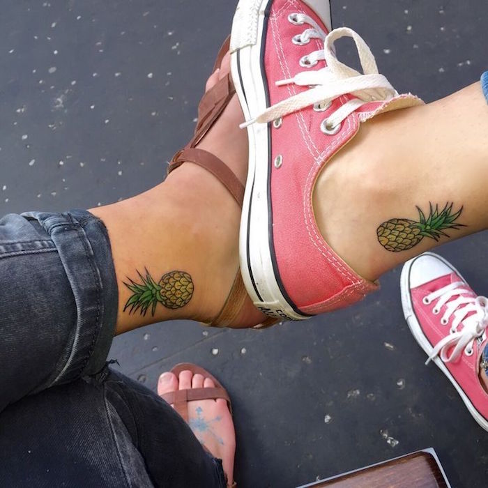tatouage d amitié symbole tattoo idee ananas pieds amies