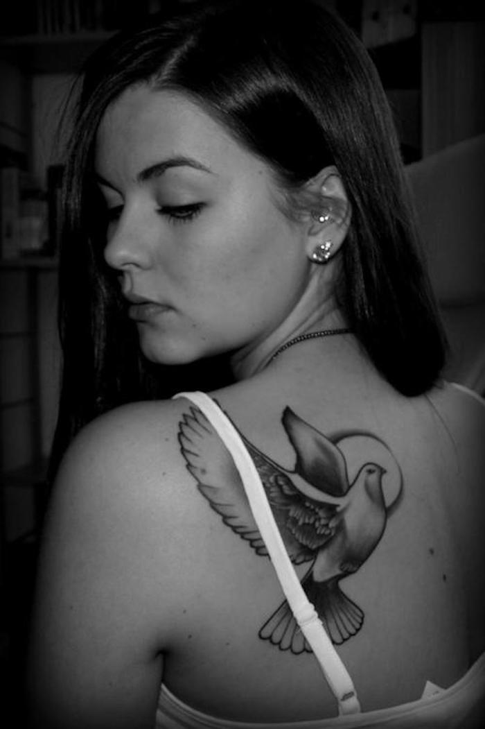 tatouage oiseaux femme feminin idée tatoo dos