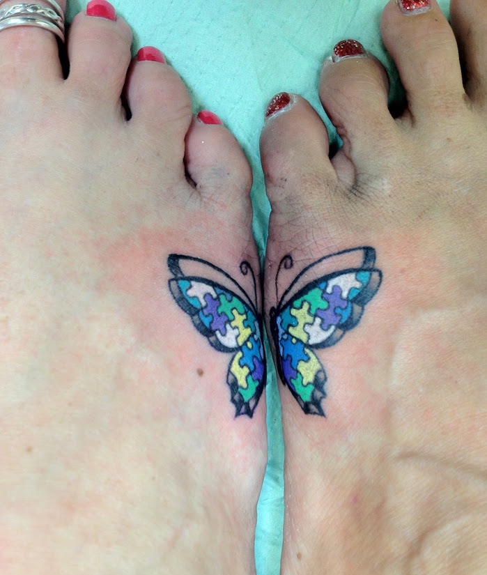 tatouage symetrique sur le pied symbole amitie