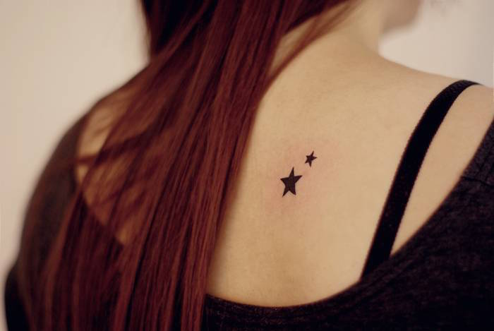 tatouage etoile femme tattoo discret dos étoiles