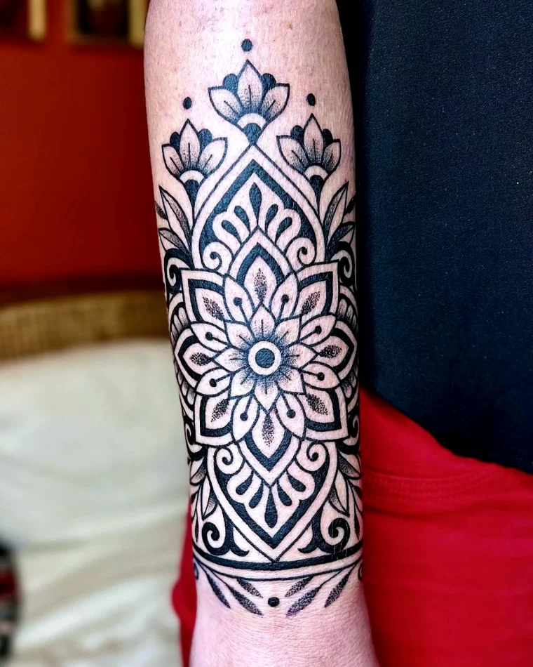 tatouage mandala idee effet graphique