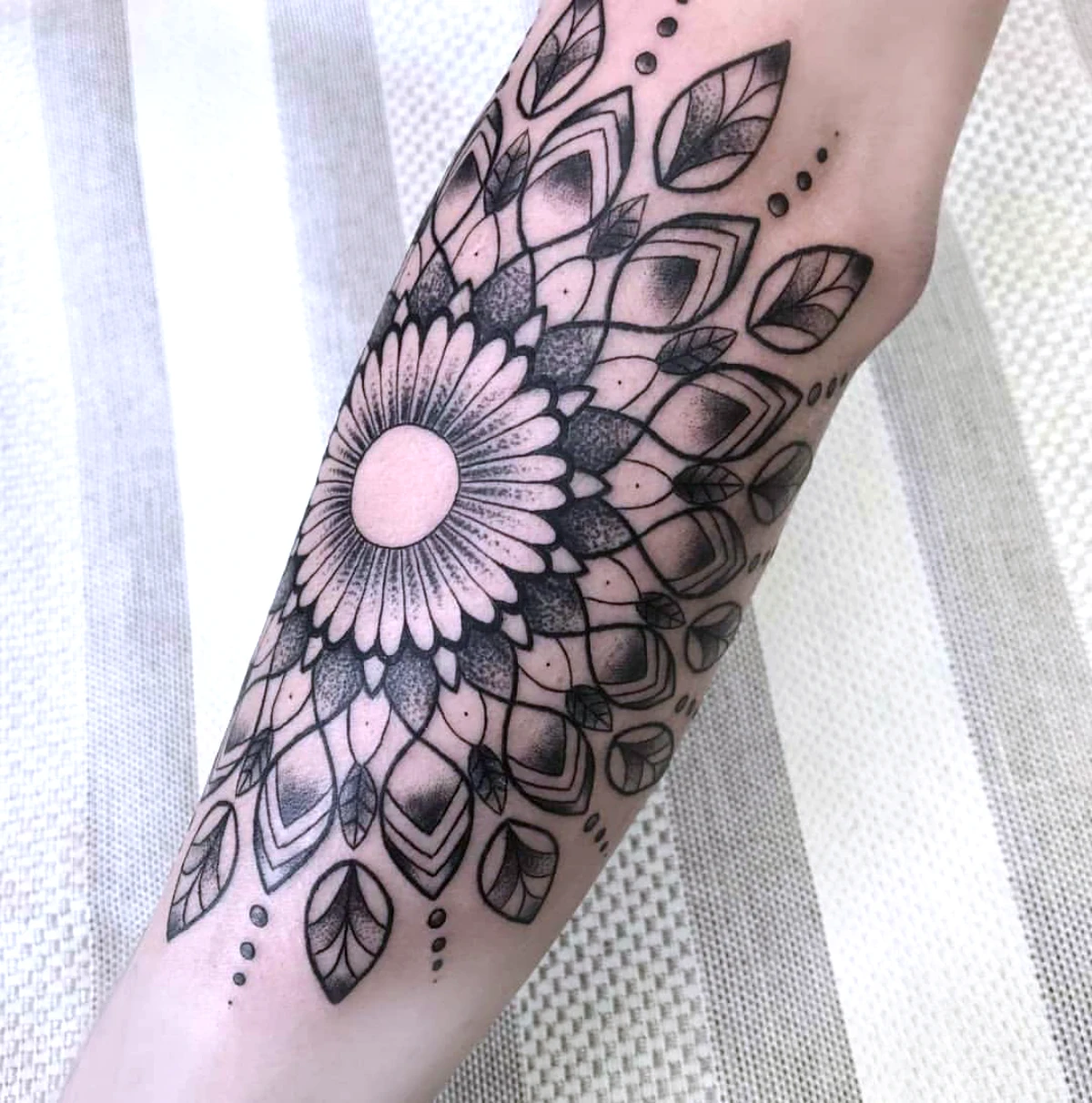 tatouage mandala signification avant bras