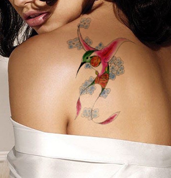 tatouage oiseau colibri couleurs dos femme original