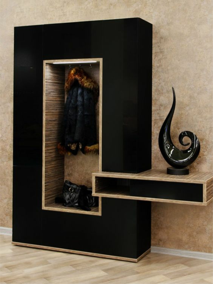 idee deco hall d entree maison avec un meuble en noir et beige carré et une spirale en céramique décorative