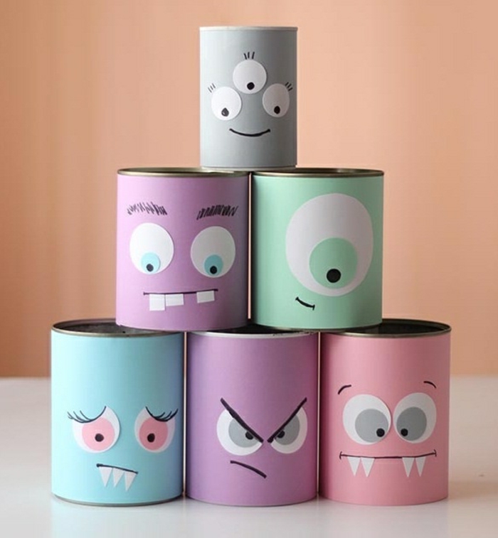 recyclage boite de conserve pour fabriquer des rangements colorés sympas, decoration papier coloré et traits de visage en papier, petits monstres