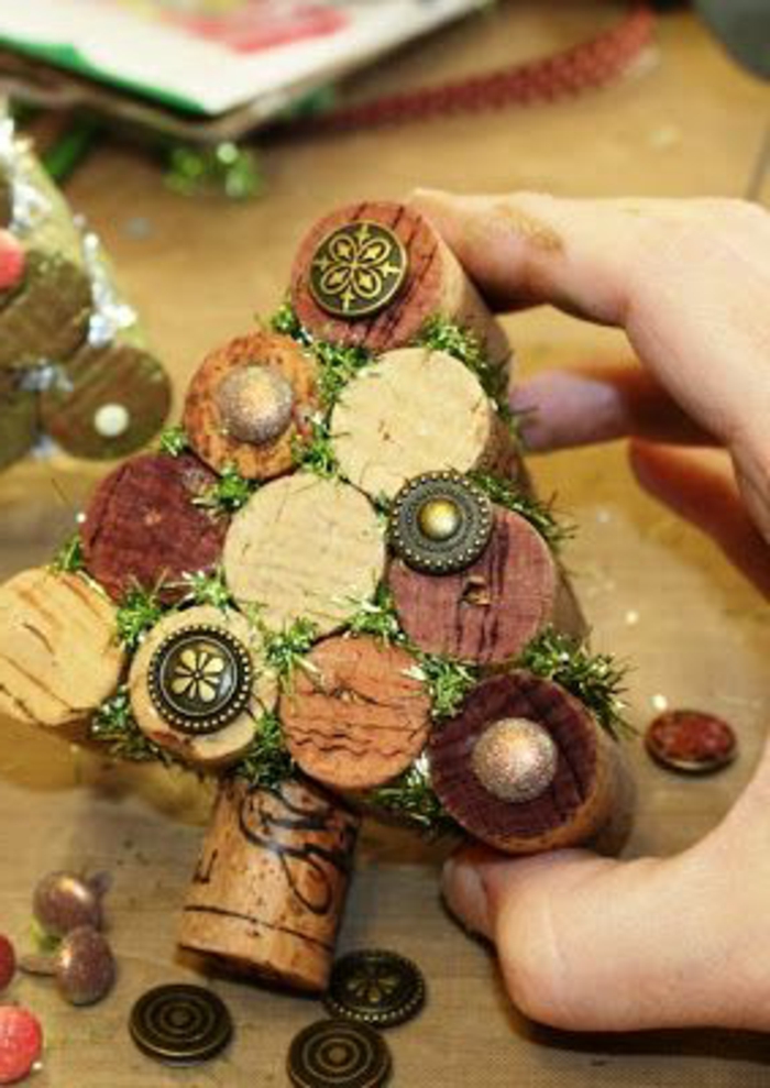 bouchon liege, arbre décoratif fait avec bouchons collés et mousse 