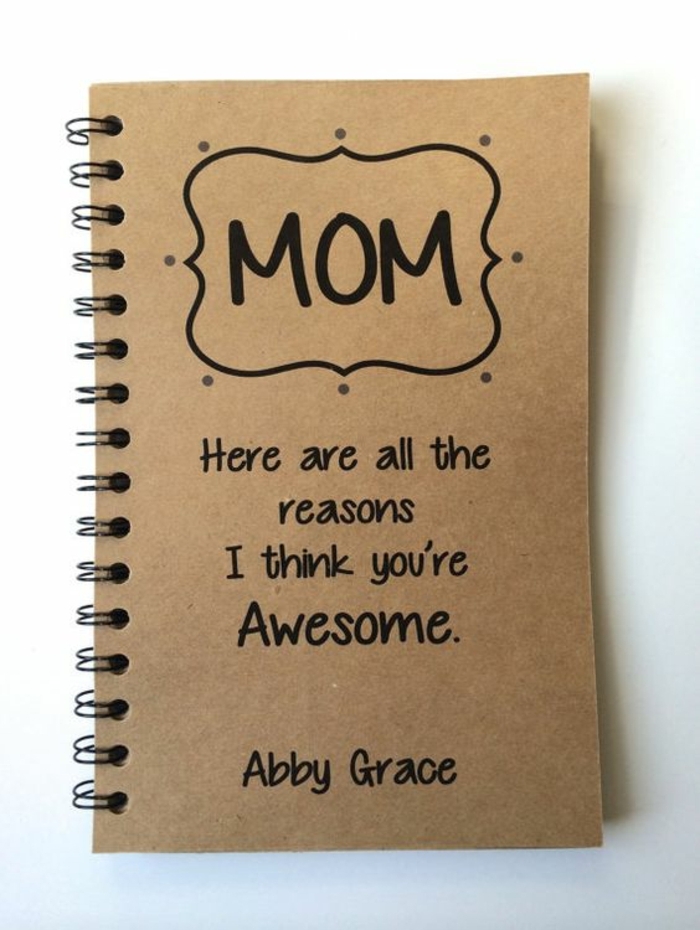 bricolage fête des mères, cadeau personnel à offrir à sa maman, cahier avec messages