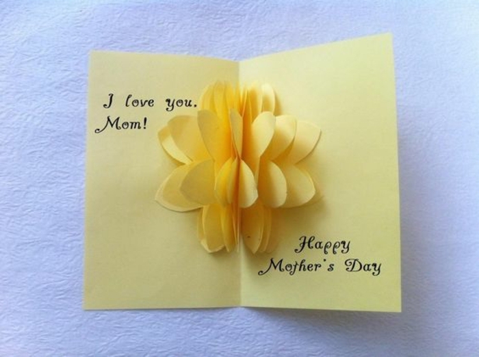 carte de fête des mères, fleur 3d dans une carte diy avec plusieurs découpes en papier