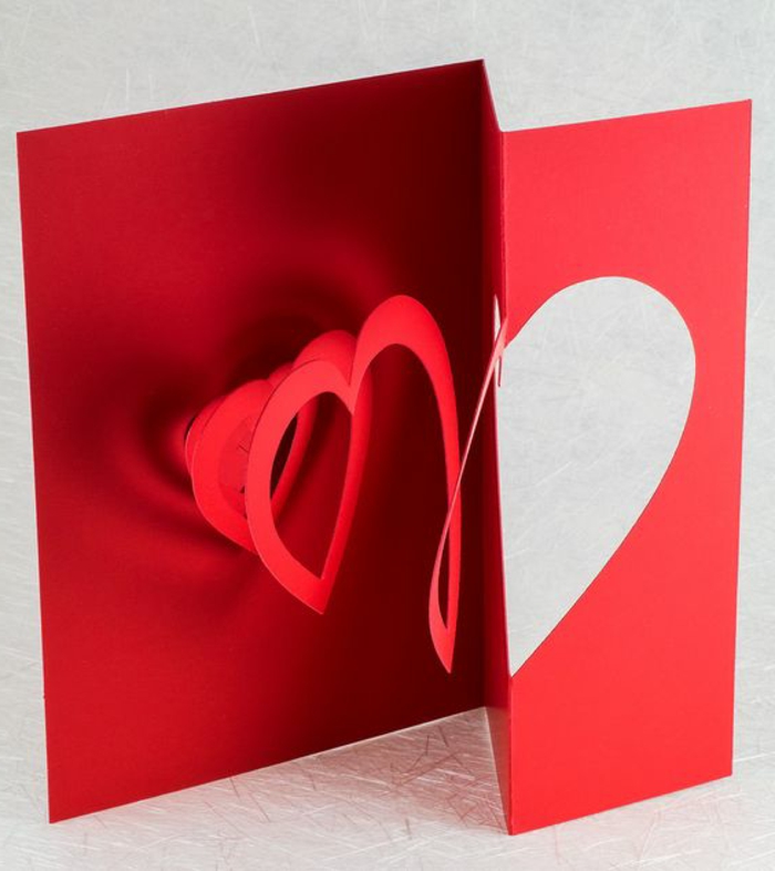carte de fête des mères, coeur spirale sur une carte rouge pour saint valentin ou une autre fête