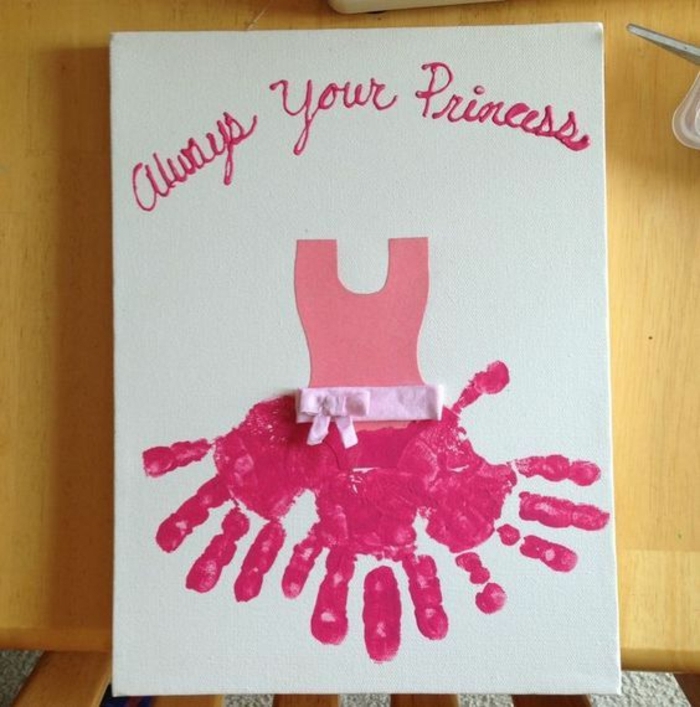 carte fête des mères, une robe de princesse rose originale avec ruban rose en tissu