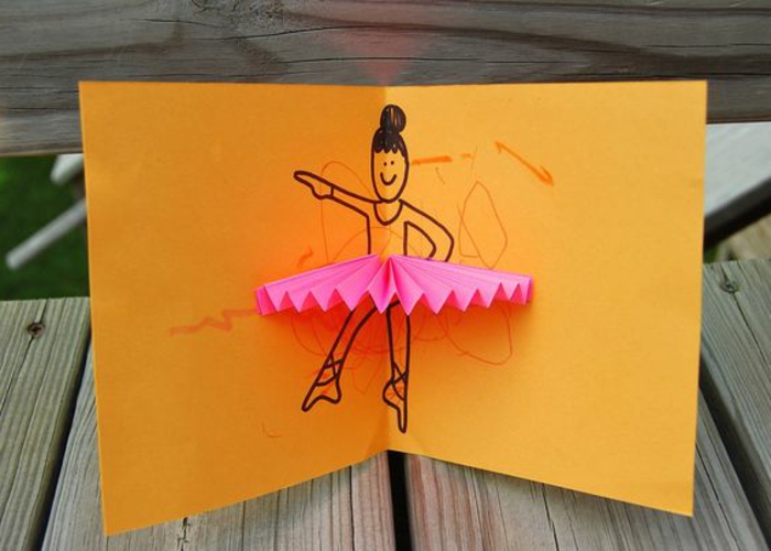 carte fête des mères, ballerine 3d avec tutu éventail rose sur une carte orange