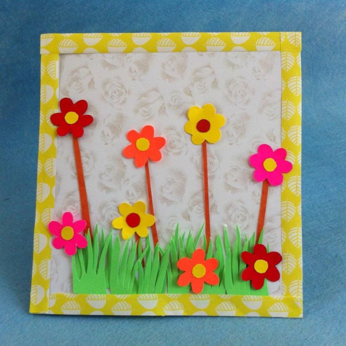 carte fête des mères, carte diy jardin vert avec des fleurs multicolores