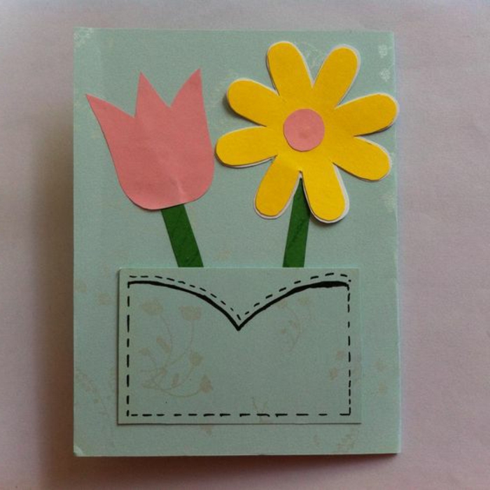 carte fête des mères, une carte avec une poche et fleurs en papier coloré