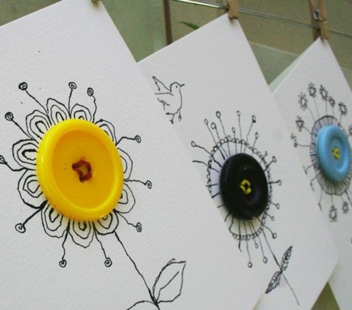 carte fête des mères, boutons coloré mis au centre de fleurs dessinées
