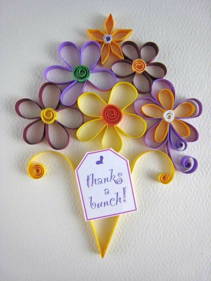 carte de fête des mères, bouquet de fleurs en papier quilling en couleurs différentes