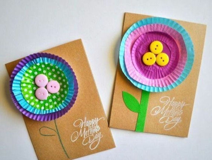 carte fête des mères à fabriquer, fleurs en moules de cupcake