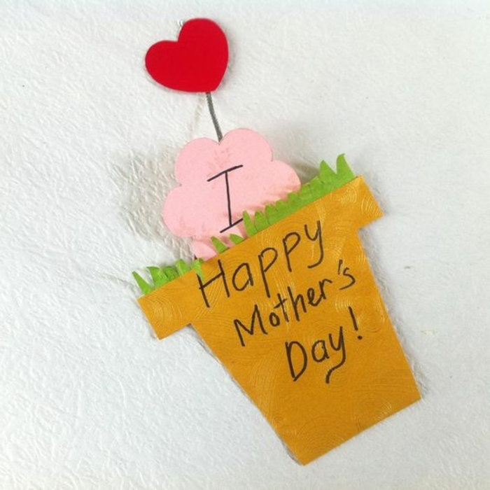 carte fête des mères à fabriquer, pot de fleur jaune en papier avec une nuage rose et un coeur rouge
