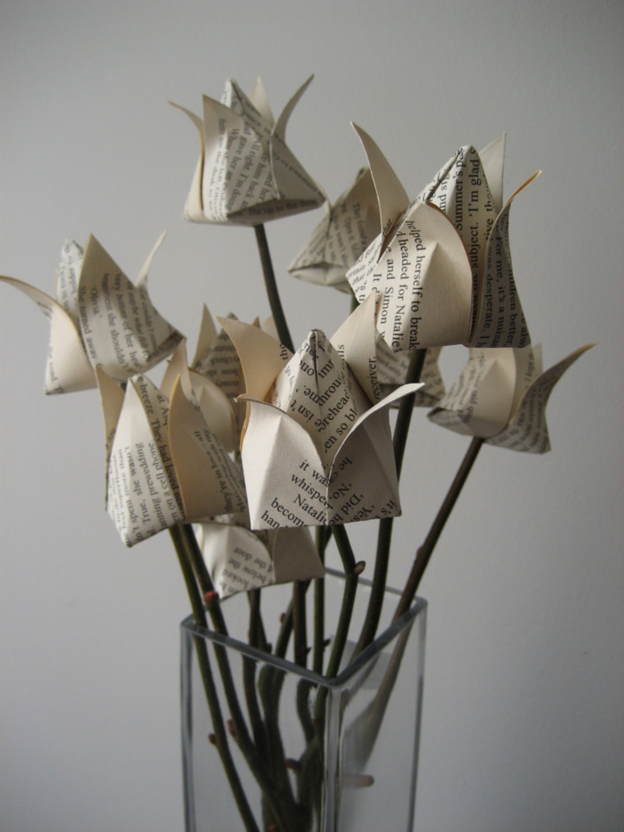 comment faire une fleure en papier, bouquet de tulipes en papier journal