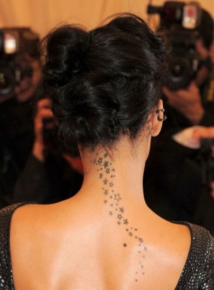 Jolie idée tatouage fille discret petits tatouage femme étoiles