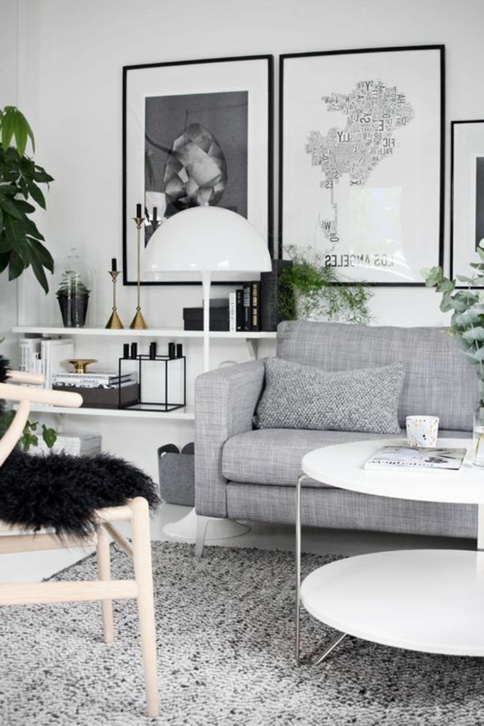 couleur assortie au gris, sofa gris, tableaux monochromes, chaise et table blanche