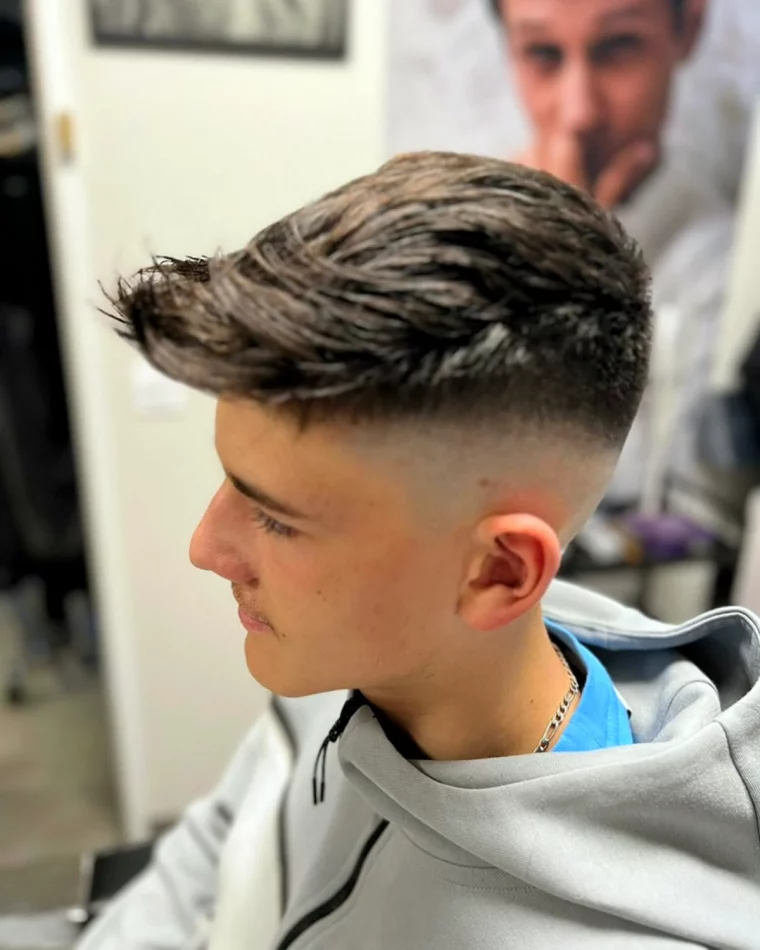 coupe pompadour pour ado garcon degarde