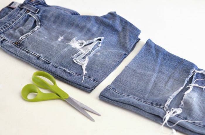 deco dentelle, couper des jeans pour les transformer en shorts, customisés d appliques de dentelle, projet pour customiser un jean