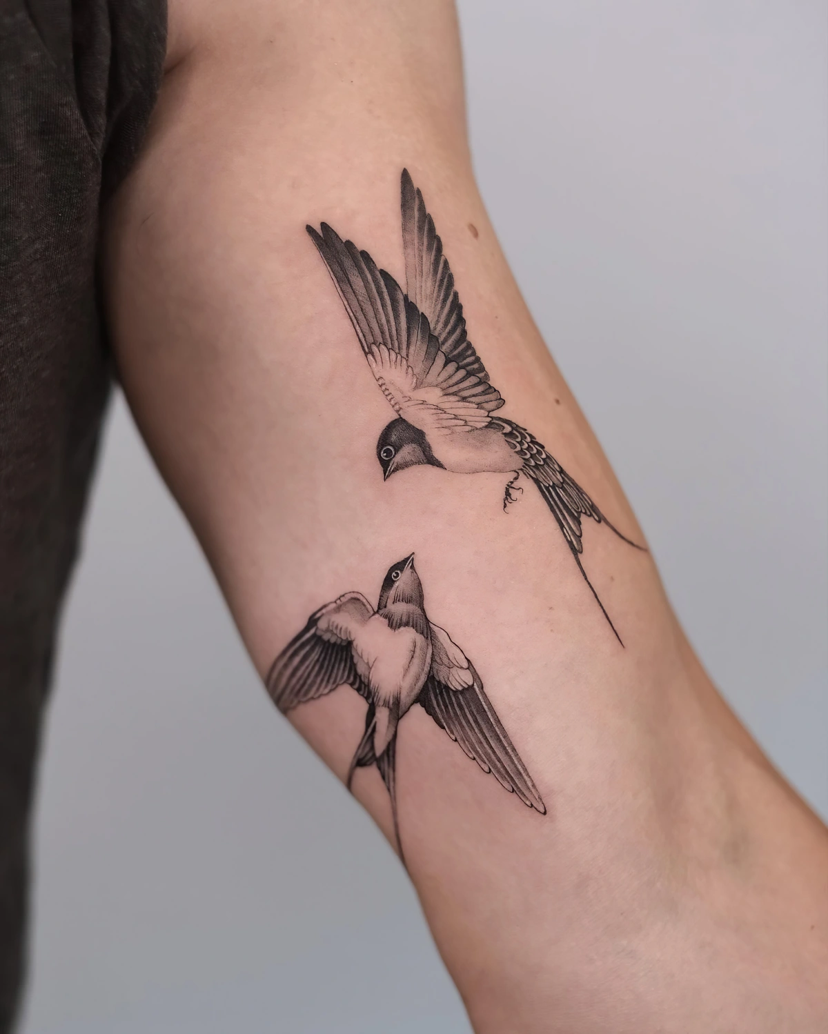 couple symbolisme tatouage bras motifs nature vol