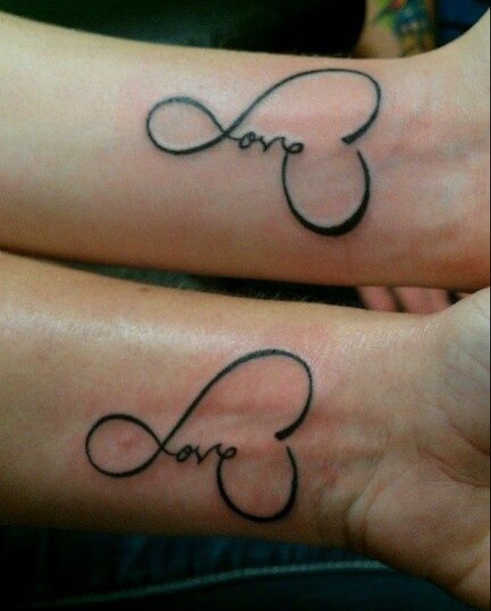 tattoo infini amour tatouage poignet love homme femme