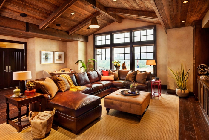 deco contemporaine, canapé en cuir, table basse vintage, tapis jaune, coussins multicolores, maison ossature bois, parquet en bois