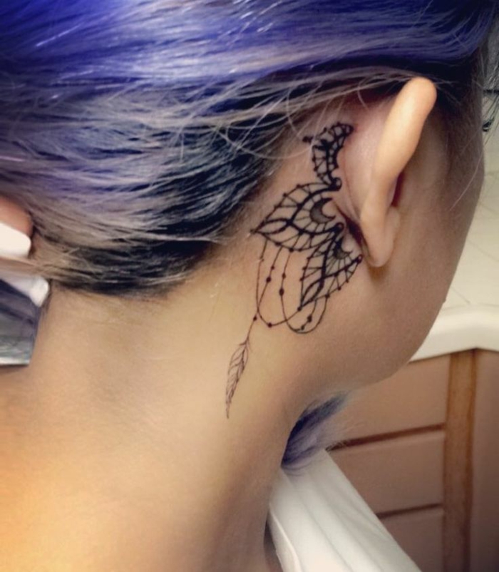 Meilleur endroit pour tatouage petit tattoo sur oreille coiffure cheveux violets