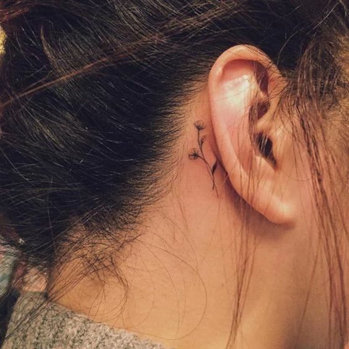 Tatouage femme sur l oreille quel tattoo choisir
