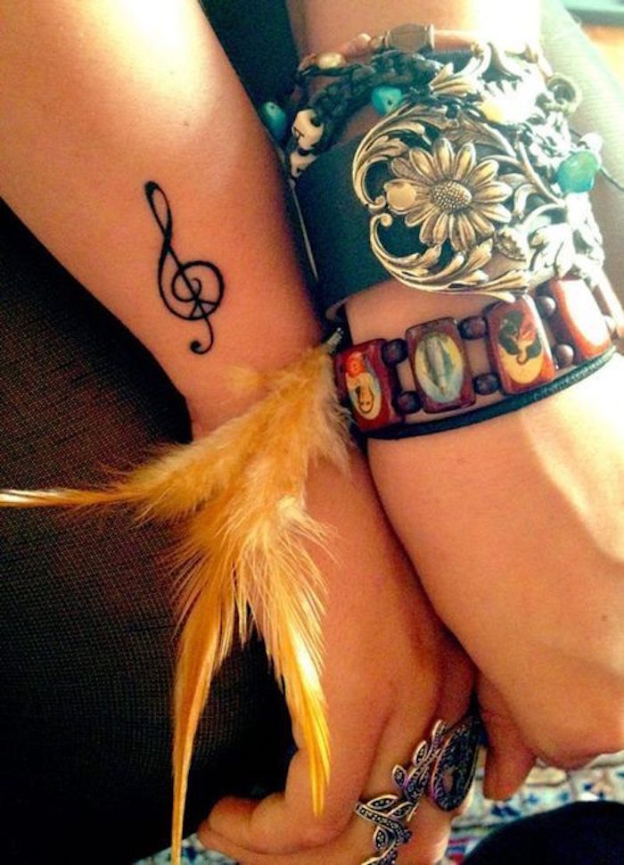 clé sol tatouage avant bras femme original idée de tattoo petit musique