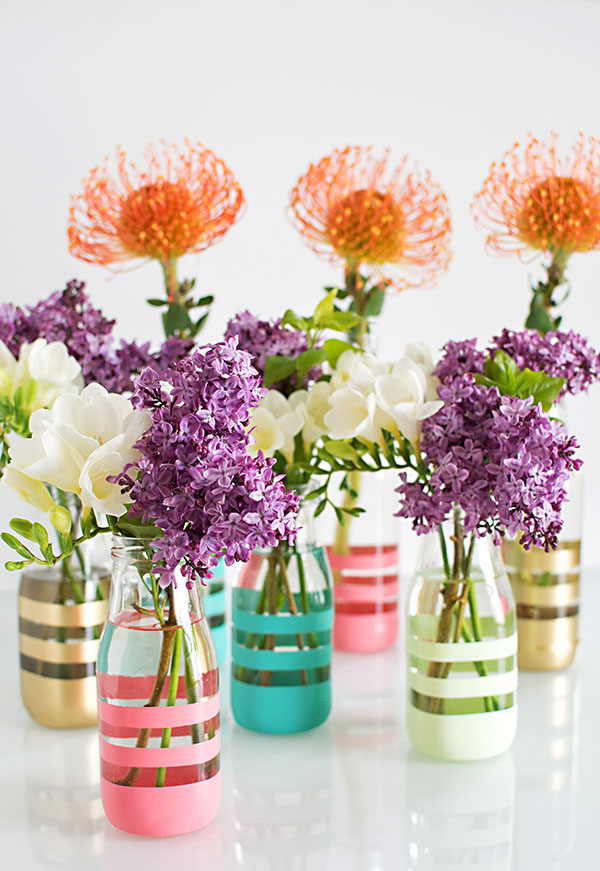 activité manuelle adulte, des vases customisés à la peinture, que faire quand on s ennuie, idée créative, centre de table floral