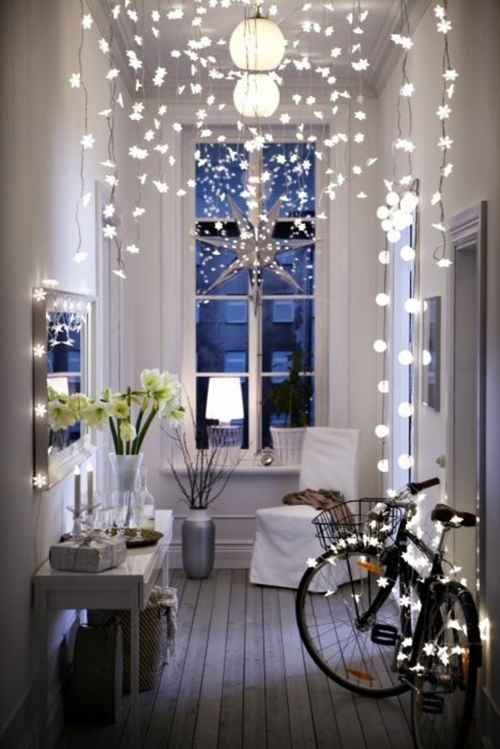 deco hall entree aux multiples ampoules et aux luminaires ronds avec des meubles en blanc 