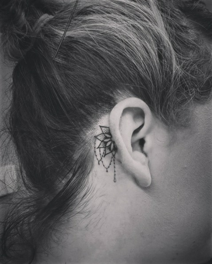 Helix tattoo tatouage sur l oreille tatouage hélix magifique