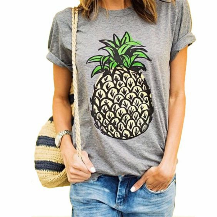 mode annee 1980 T shirt gris avec ananas motif populaire pendant les 80's