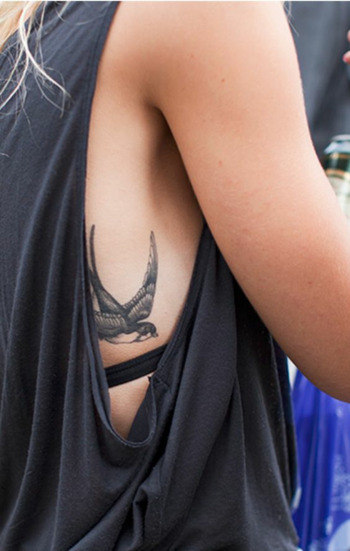 Magnifique tatouages oiseaux tatouage oiseau dos caché