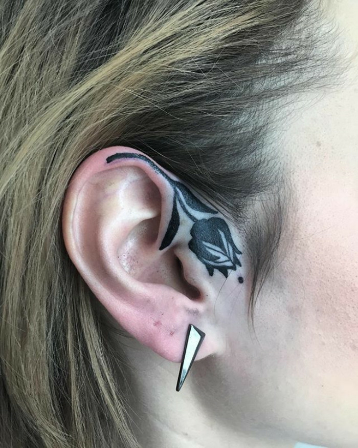 Derrière l oreille tatouage derriere oreille femme